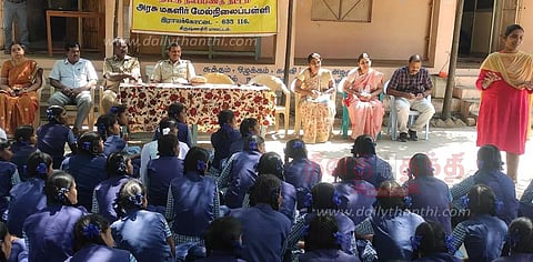 ராயக்கோட்டை அரசு மகளிர் பள்ளியில் நாட்டு நலப்பணி திட்ட முகாம்