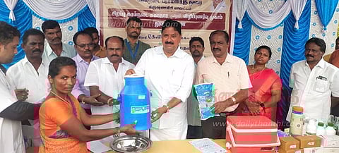 அழகியபுதூரில்சிறப்பு கால்நடை முகாம்மதியழகன் எம்.எல்.ஏ. தொடங்கி வைத்தார்