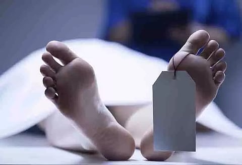 அழுகிய நிலையில் ஆண் பிணம்