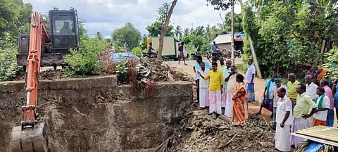 ரூ.25 லட்சத்தில் மழைநீர் வடிகால் வாய்க்கால்கள் தூர்வாரும் பணி