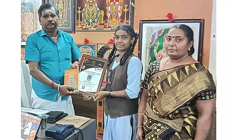 நாட்டிய ரத்னா விருதுபெற்ற மாணவிக்கு பாராட்டு