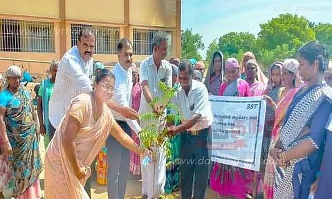 மரக்கன்றுகள் நடும் விழா