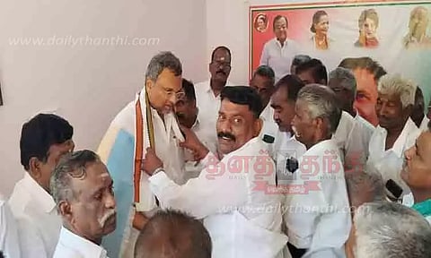 காங்கிரஸ் நிர்வாகிகள் கூட்டம் கார்த்தி சிதம்பரம் எம்.பி. பங்கேற்பு