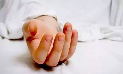 கும்மிடிப்பூண்டி அருகே இறந்த மகனின் உடலை போலீசுக்கு தெரியாமல் வீட்டில் புதைத்த தந்தை