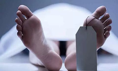 லாரி மோதி தனியார் நிறுவன ஊழியர் பலி