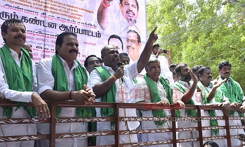 கர்நாடக, தமிழக அரசுகளை கண்டித்து அ.தி.மு.க.வினர் ஆர்ப்பாட்டம்