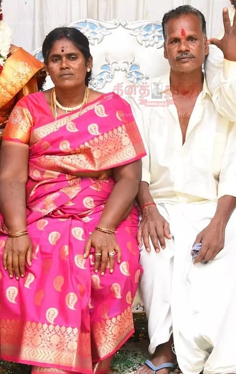 மத்தூர் அருகே சோகம்மகன் காதல் திருமணம் செய்ததால் கணவன், மனைவி தற்கொலை