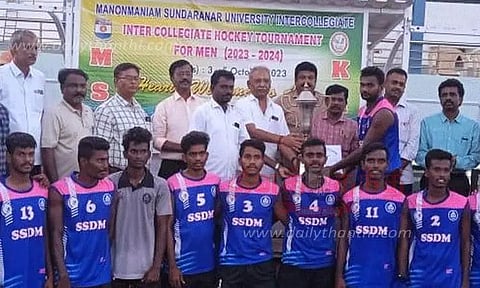 ஆக்கி போட்டியில் கோவில்பட்டி கல்லூரி அணி சாம்பியன்