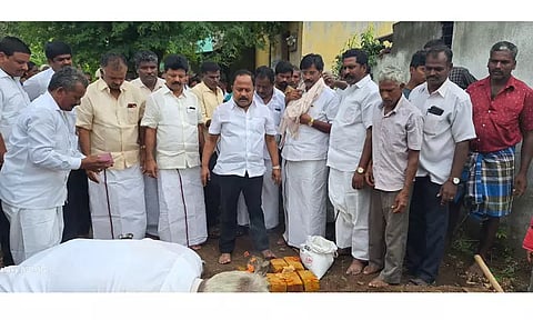 ரூ.10 லட்சம் மதிப்பில் சிமெண்டு சாலை