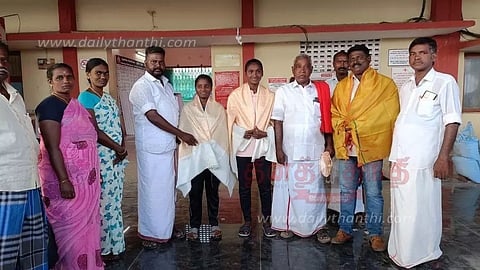 மன்னார்குடி ரெயில் நிலையத்தில் சவளக்காரன் அரசு பள்ளி மாணவிகளுக்கு வரவேற்பு