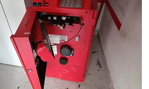 ஏ.டி.எம்.எந்திரத்தை உடைத்து கொள்ளை முயற்சி