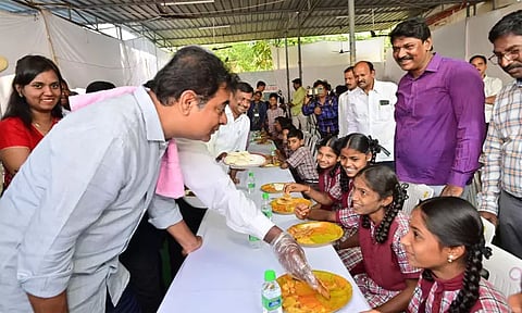 தெலுங்கானாவில் அரசு பள்ளி மாணவர்களுக்கு காலை உணவு திட்டம் அறிமுகம்