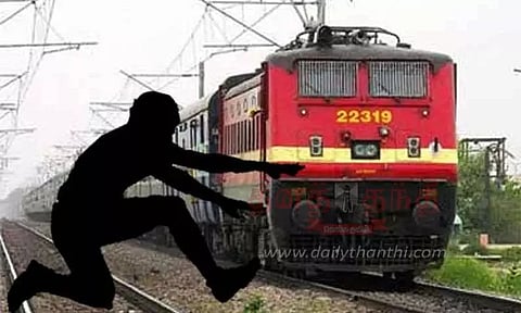 ரெயிலில் அடிபட்டு வாலிபர் பலி