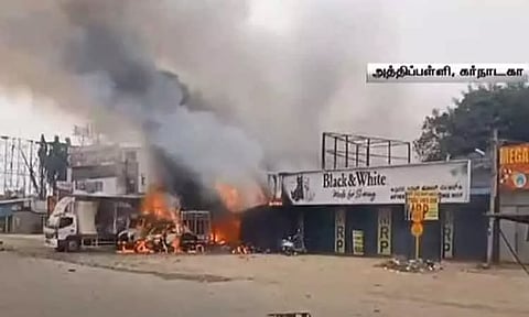 ஓசூர்-கர்நாடகா எல்லையில் உள்ள பட்டாசு கடையில் வெடி விபத்து