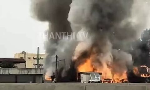 கர்நாடக எல்லையில் பட்டாசு கடை விபத்து: உயிரிழந்தவர்கள் எண்ணிக்கை 11 ஆக உயர்வு - 6 பேர் தமிழகத்தைச் சேர்ந்தவர்கள் என தகவல்