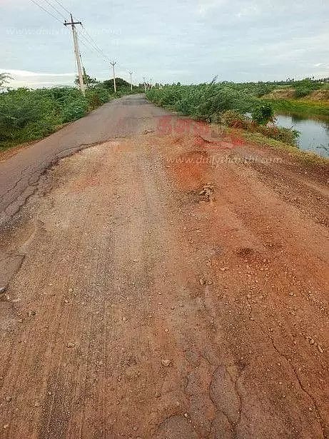 சேதமடைந்த சாலையை சீரமைக்க வேண்டும்