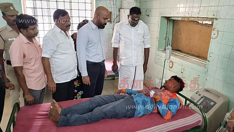 நாகை மீனவர்கள் 12 பேரை மிரட்டி ரூ.8½ லட்சம மதிப்பிலான வலைகள் பறிப்பு