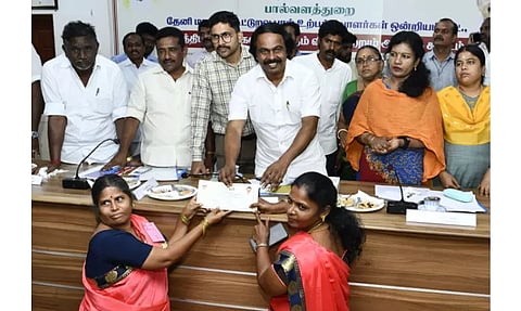 தேனியில்ரூ.3 கோடியில் நலத்திட்ட உதவிகள்:அமைச்சர் மனோதங்கராஜ் வழங்கினார்