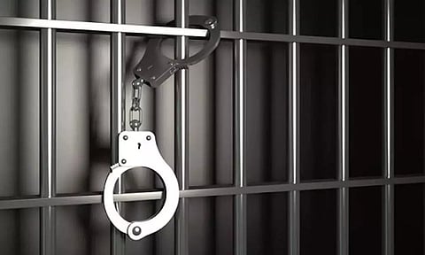 லாட்டரி சீட்டுகள் விற்றவர் சிக்கினார்