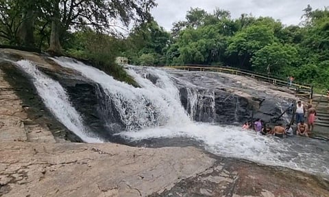 கும்பக்கரை அருவிக்கு இன்று வாகனங்கள் கட்டணமின்றி செல்ல அனுமதி