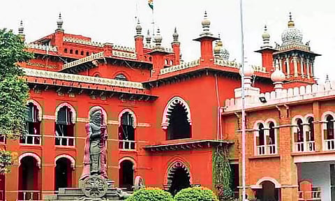 36 ஆண்டுகளாக தலையாரியின் குடும்பத்துக்கு ஓய்வூதியம் வழங்காத அதிகாரிகளின் செயல் மனிதாபிமானமற்றது - சென்னை ஐகோர்ட்டு