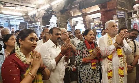 திருநள்ளாறு சனீஸ்வரர் கோவிலில் மத்திய மந்திரி சாமி தரிசனம்