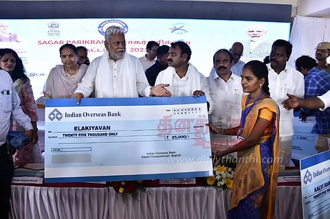 கடலோர பாதுகாப்பில் மீனவர்கள் கவசமாக திகழ்கின்றனர்