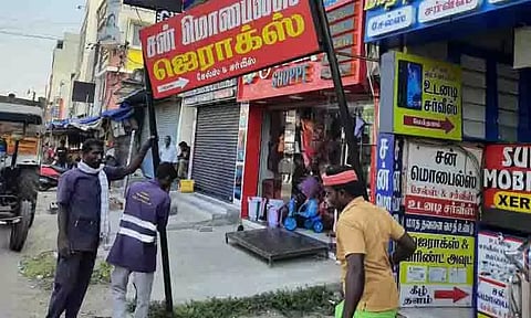 மாநகராட்சி பகுதிகளில் 2-வது நாளாக ஆக்கிரமிப்புகள் அகற்றம்