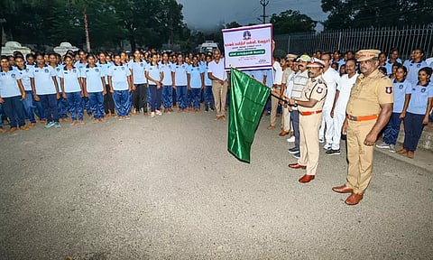 2-ம் நிலை காவலர்களுக்கு மினி மாரத்தான்