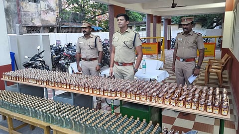 மது-சாராயம் விற்ற பெண்கள் உள்பட 9 பேர் கைது