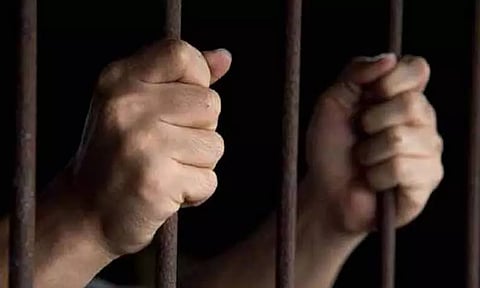 லாட்டரி சீட்டுகள் விற்றவர் சிறையில் அடைப்பு