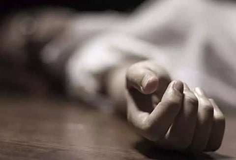 விஷம் குடித்து விட்டதாக தோழிகளிடம் கூறிவிட்டுவகுப்பறையில் மயங்கி விழுந்த10-ம் வகுப்பு மாணவி சாவுபனமரத்துப்பட்டி அருகே பரிதாபம்