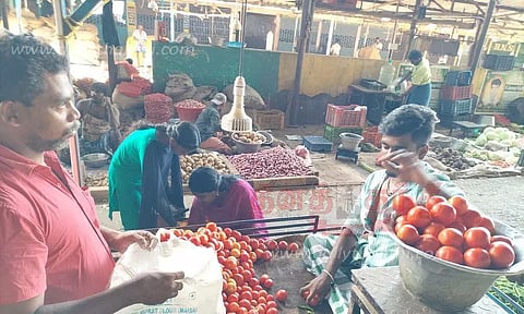 கும்பகோணத்தில் தக்காளி விலை கடும் சரிவு