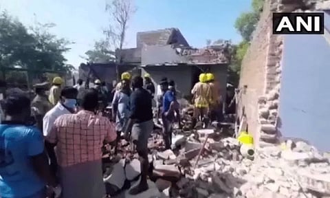 சிவகாசி பட்டாசு ஆலை வெடி விபத்தில் பலி எண்ணிக்கை 2 ஆக உயர்வு.!