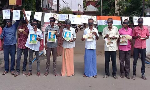 கோவில்பட்டியில்நேதாஜி நற்பணி இயக்கத்தினர்நூதன ஆர்ப்பாட்டம்