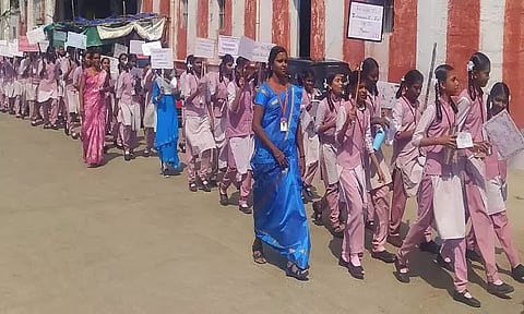 கழுகுமலை பள்ளி சார்பில்விழிப்புணர்வு ஊர்வலம்