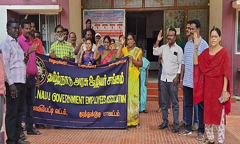 கோவில்பட்டி, விளாத்திகுளத்தில்அரசு ஊழியர்கள் ஆர்ப்பாட்டம்