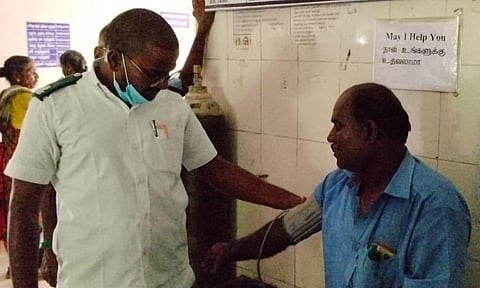 ஓடும் பஸ்சில் டிரைவருக்கு திடீர் நெஞ்சுவலி