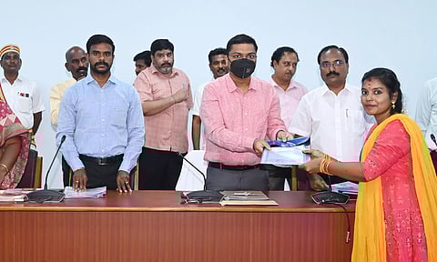 மக்கள் குறைகேட்பு கூட்டத்தில் 549 மனுக்கள் பெறப்பட்டன