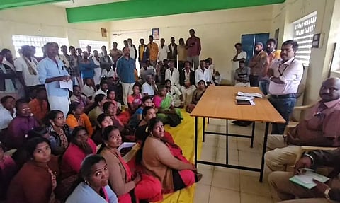 வட்டார வளர்ச்சி அலுவலரை கிராம மக்கள் முற்றுகை