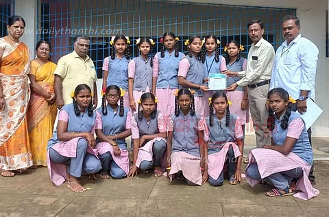 கபடி போட்டியில் வெற்றி பெற்ற மாணவிகளுக்கு பாராட்டு