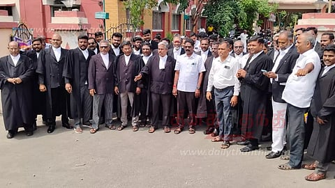 நாமக்கல், ராசிபுரத்தில்வக்கீல்கள் ஆர்ப்பாட்டம்