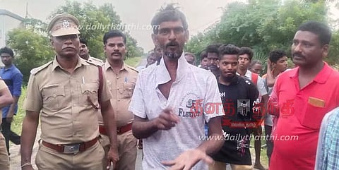 செல்போன் டவரில் ஏறி விவசாயி தற்கொலை மிரட்டல்