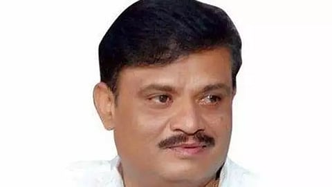 விதானசவுதாவில் முனிரத்னா எம்.எல்.ஏ. திடீர் தர்ணா