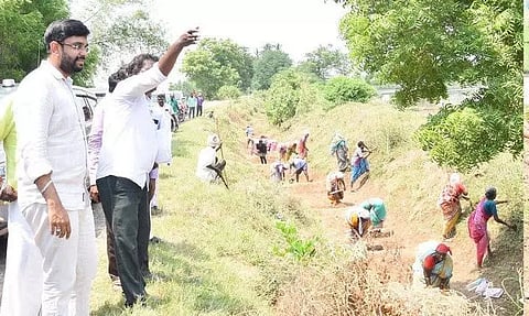 கம்மாபுரம் ஒன்றிய பகுதியில் ஊரக வளர்ச்சி திட்ட பணிகளை கலெக்டர் ஆய்வு