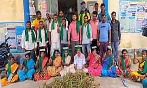 பங்காருபேட்டை தாலுகா அலுவலகத்தை முற்றுகையிட்டு விவசாயிகள் போராட்டம்