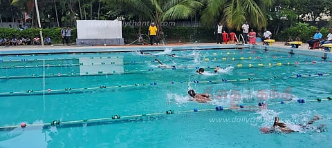 தர்மபுரியில்மாவட்ட நீச்சல் போட்டிகள்400 மாணவர்கள் பங்கேற்பு