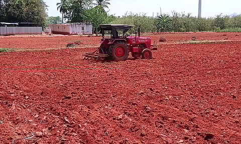 மானாவாரி நிலங்களில் உழவு பணி தீவிரம்
