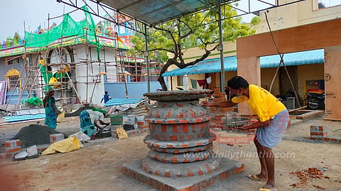 சேலம் கோட்டை மாரியம்மன் கோவில் கும்பாபிஷேகம்:யாக சாலைகள் அமைக்கும் பணி தீவிரம்