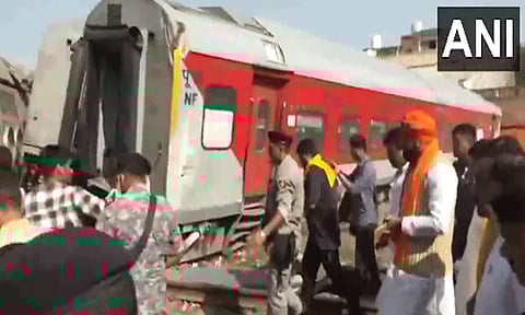 பீகார் ரெயில் விபத்து காரணமாக 10 ரெயில்கள் ரத்து